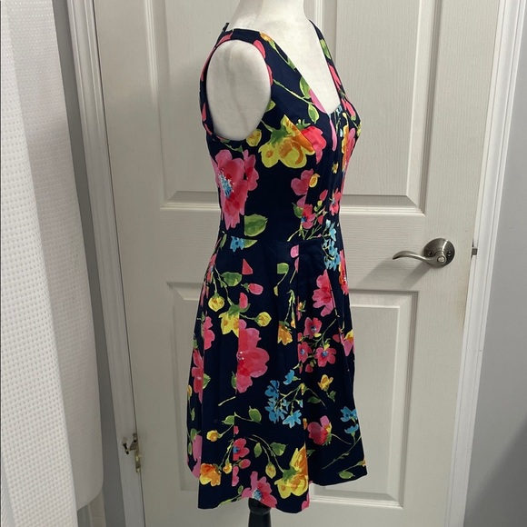 Floral Sleeveless Dress Box Pleats Princess Seams Crew Neckline Size 4 - Picture 5 of 10